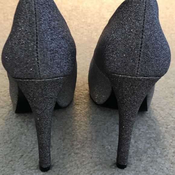 Y2K Peeptoe Platform Pumps by Guess 6M - Picture 6 of 8